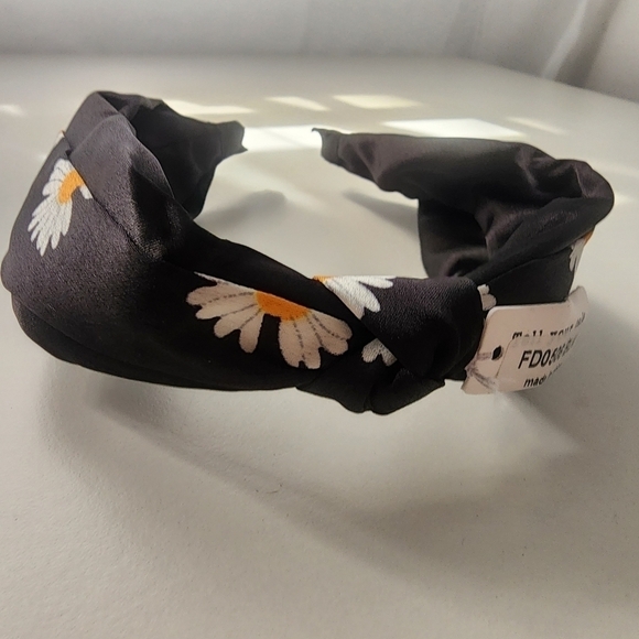 NEW Black White Daisy Floral Knot Headband - Picture 2 of 5